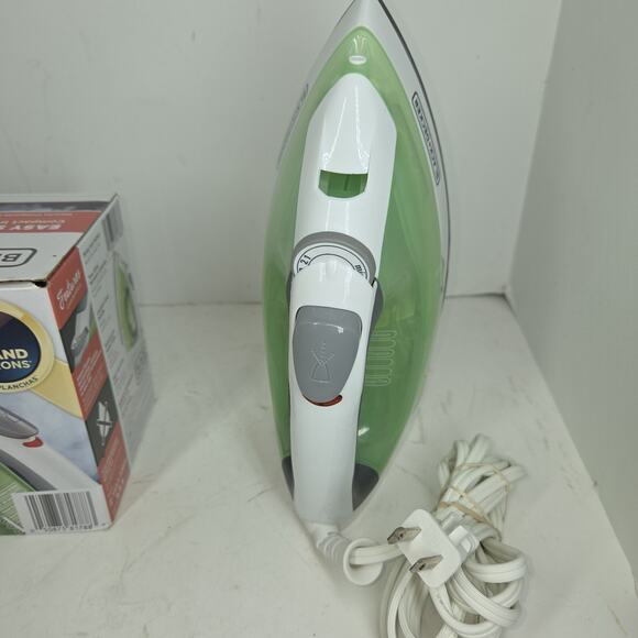 Black & Decker Iron IR02V 1200W Easy Steam Compact Green Ironing Steaming - Picture 5 of 8